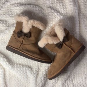 - UGG brown short bow tie booties